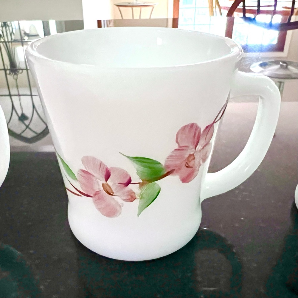 Vintage Fire King Hand Painted Peach Blossom Mugs (Set of 4) Excellent Condition - Picture 6 of 16